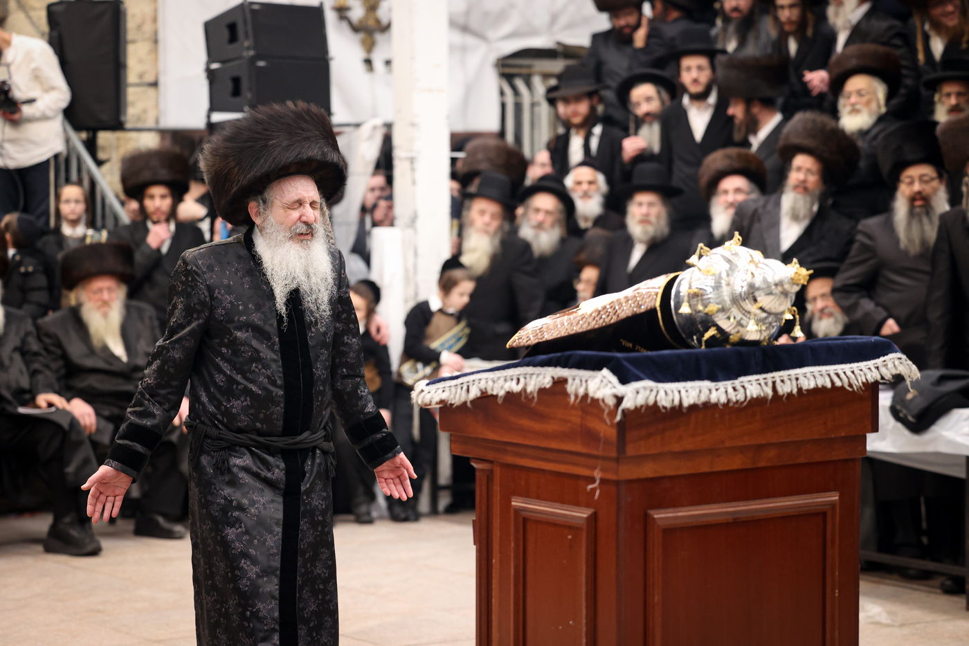 הכנסת ספר תורה בשומרי אמונים בירושלים