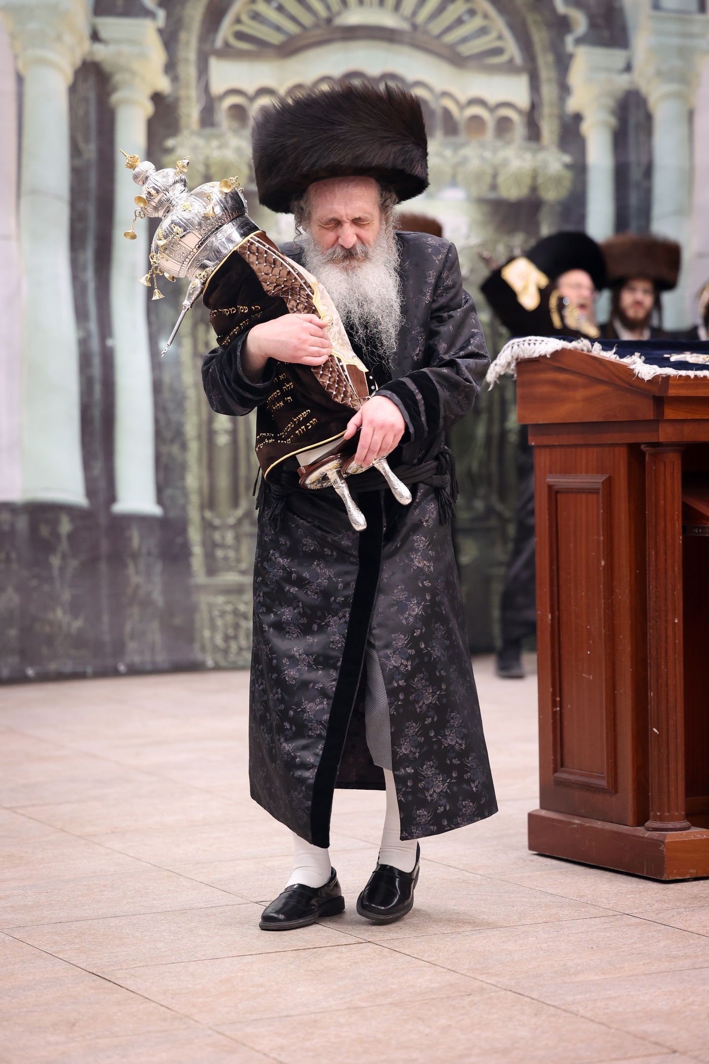 הכנסת ספר תורה בשומרי אמונים בירושלים