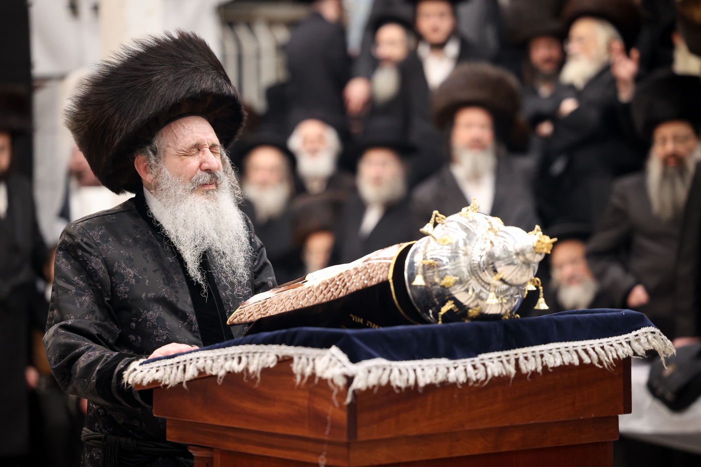 הכנסת ספר תורה בשומרי אמונים בירושלים