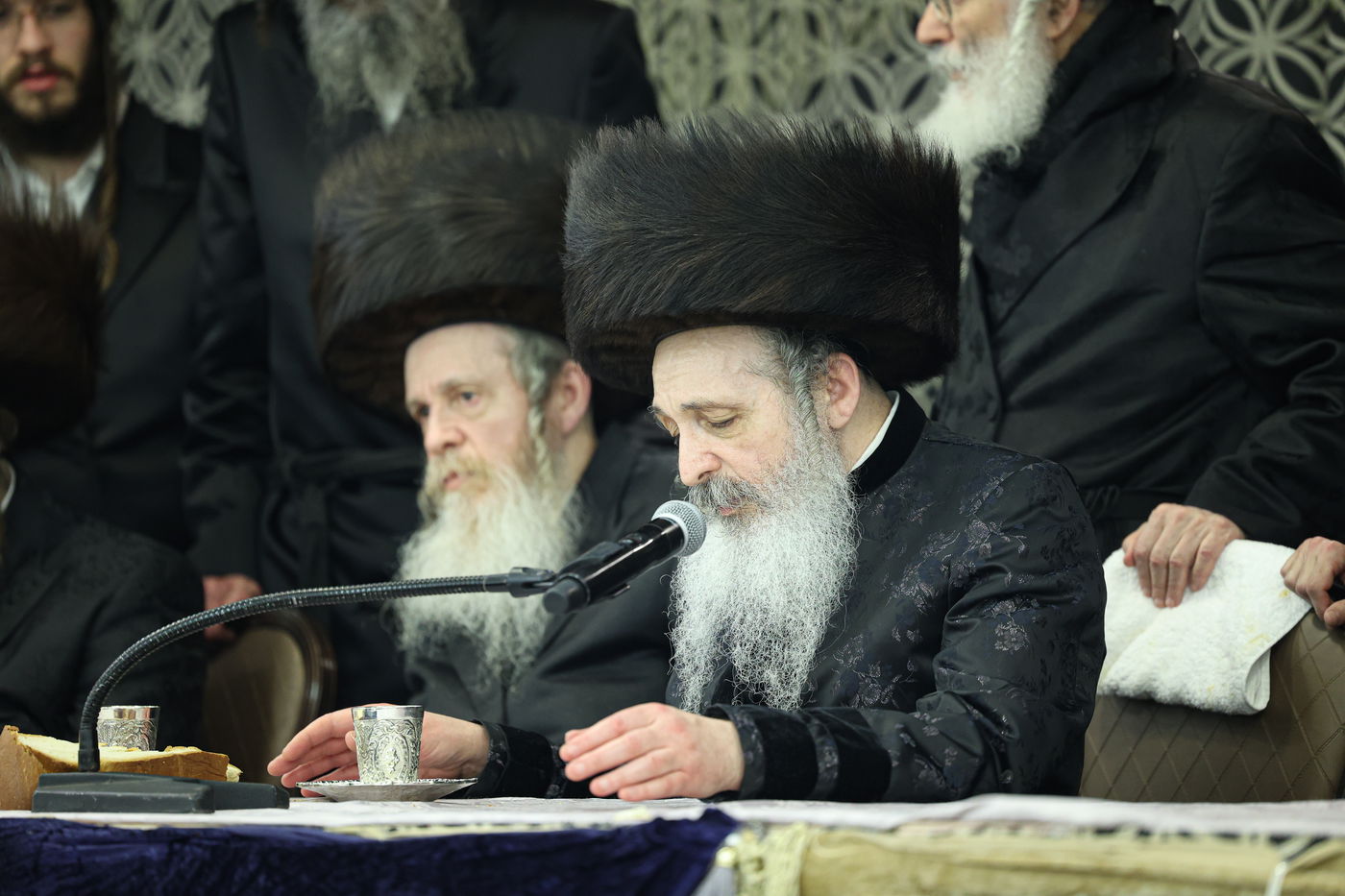 הכנסת ספר תורה בשומרי אמונים בירושלים