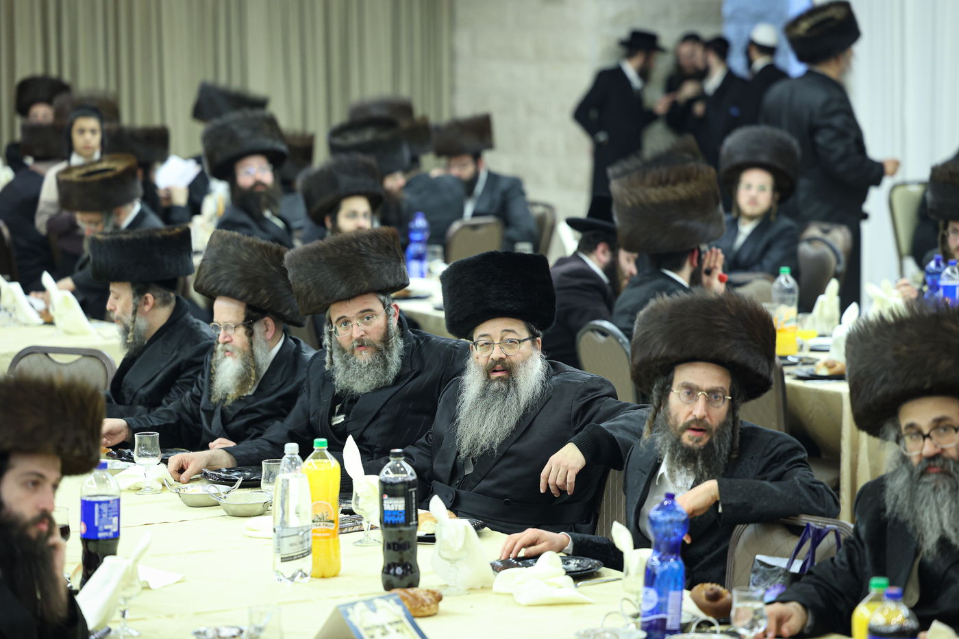 הכנסת ספר תורה בשומרי אמונים בירושלים