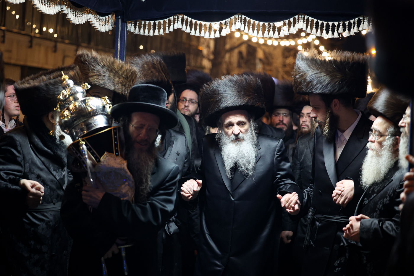 הכנסת ספר תורה בשומרי אמונים בירושלים