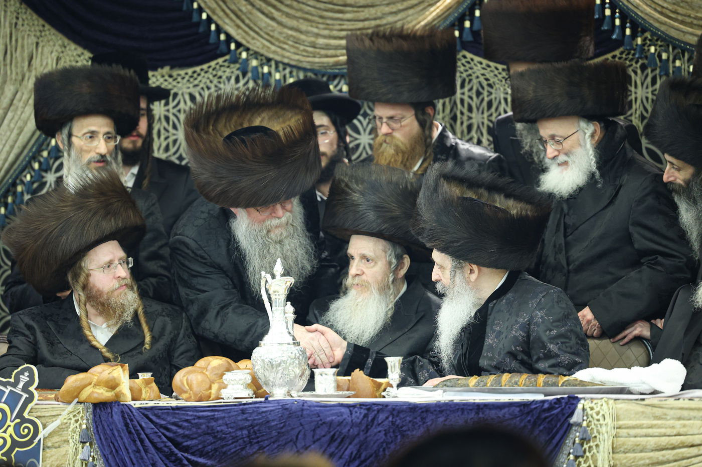 הכנסת ספר תורה בשומרי אמונים בירושלים