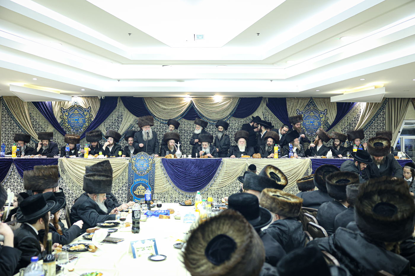 הכנסת ספר תורה בשומרי אמונים בירושלים