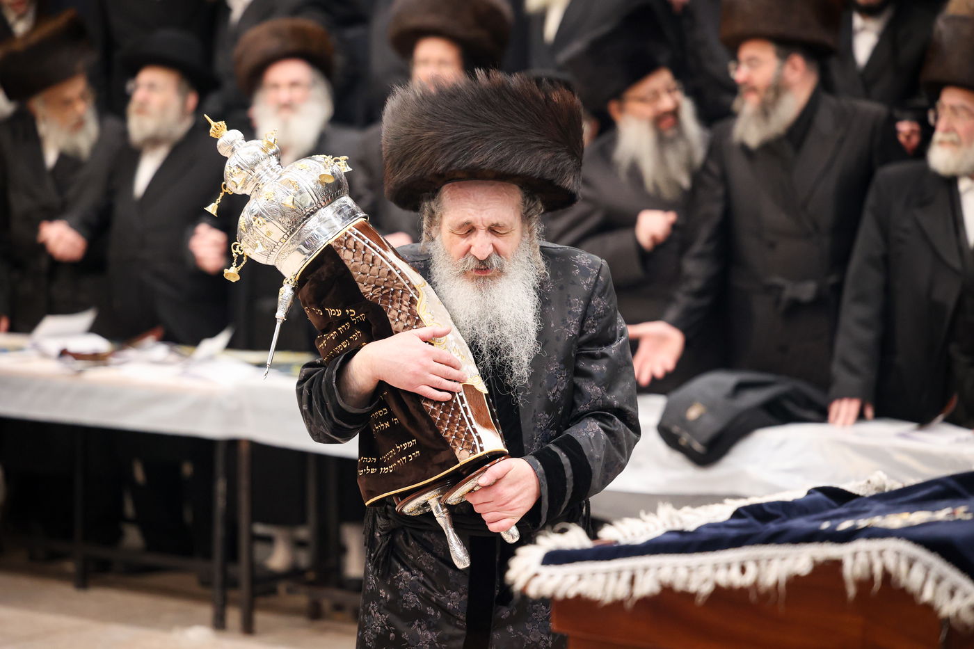 הכנסת ספר תורה בשומרי אמונים בירושלים