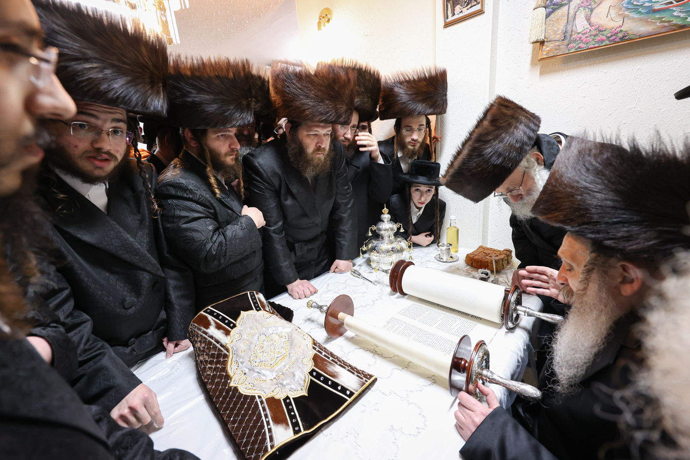 הכנסת ספר תורה בשומרי אמונים בירושלים