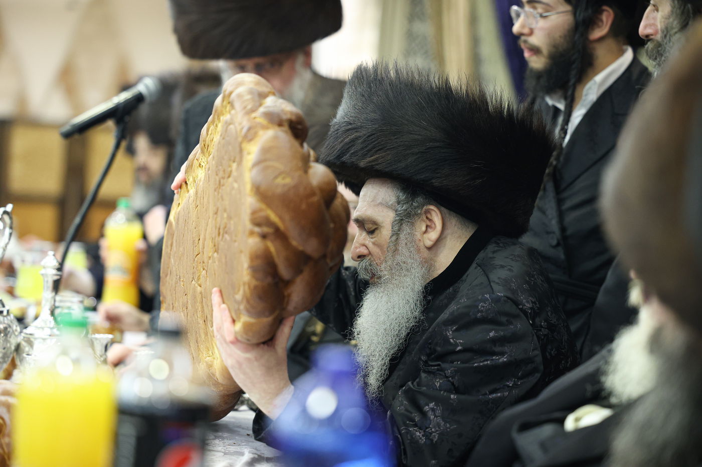 הכנסת ספר תורה בשומרי אמונים בירושלים