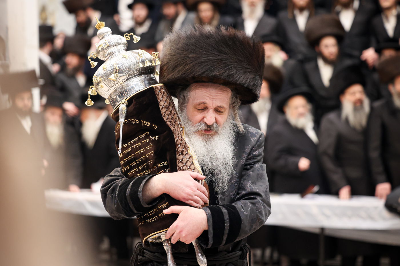 הכנסת ספר תורה בשומרי אמונים בירושלים