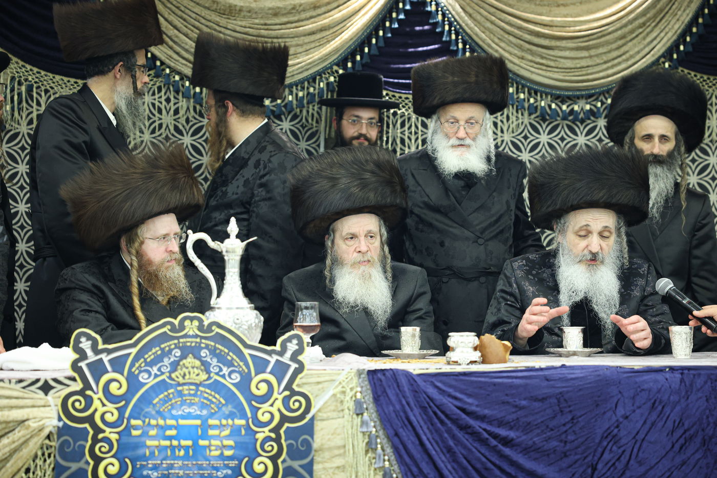 הכנסת ספר תורה בשומרי אמונים בירושלים