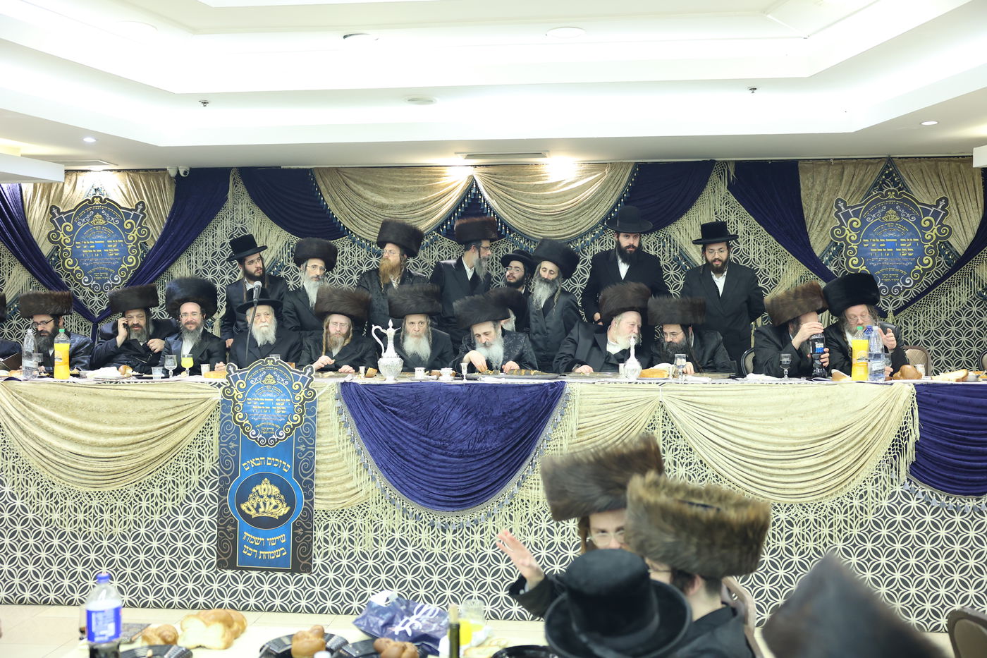 הכנסת ספר תורה בשומרי אמונים בירושלים