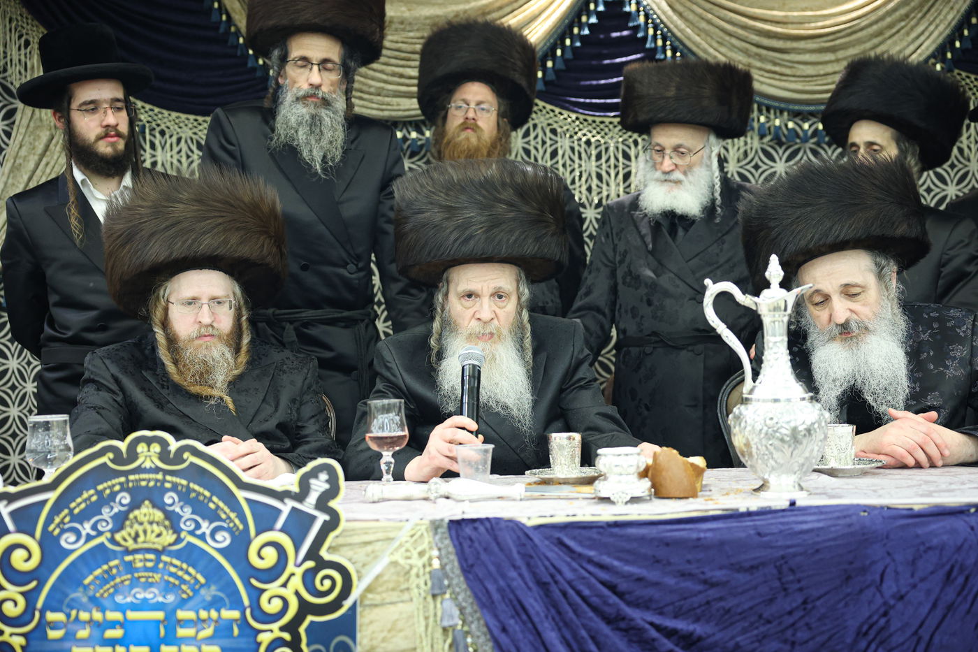 הכנסת ספר תורה בשומרי אמונים בירושלים