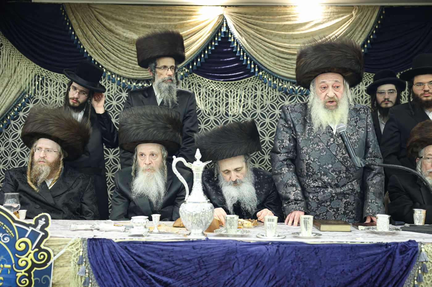 הכנסת ספר תורה בשומרי אמונים בירושלים