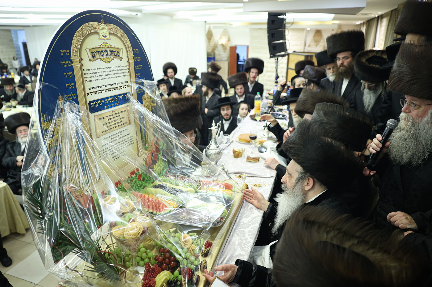 הכנסת ספר תורה בשומרי אמונים בירושלים