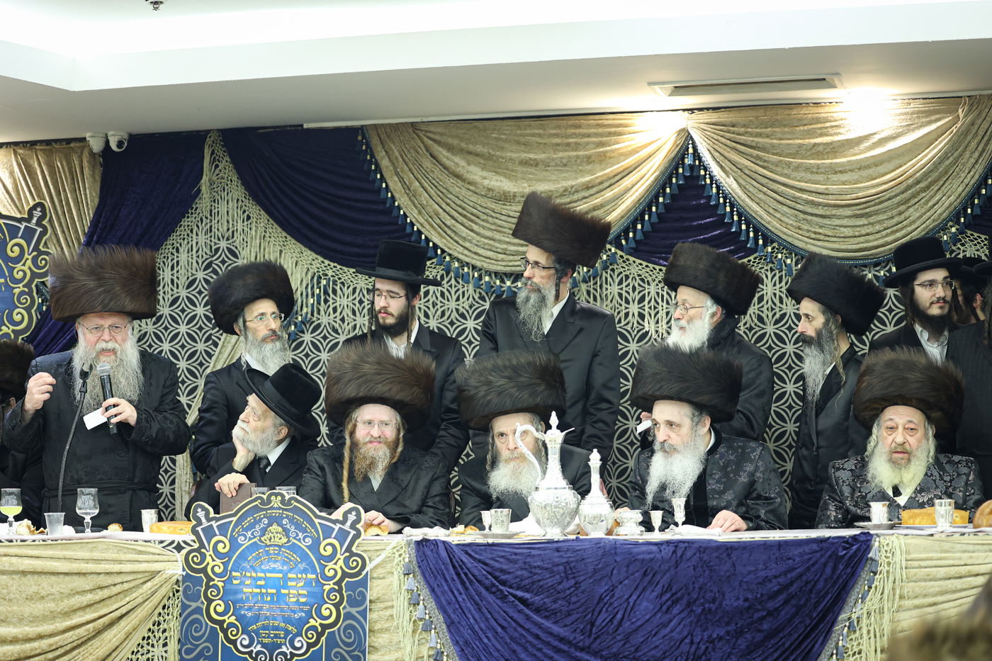 הכנסת ספר תורה בשומרי אמונים בירושלים