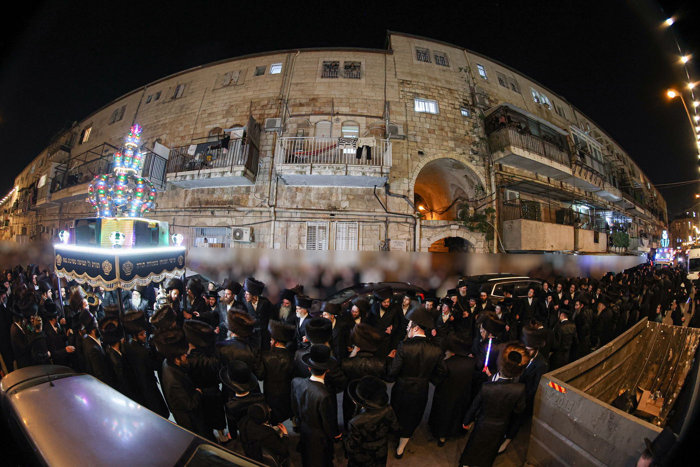 הכנסת ספר תורה בשומרי אמונים בירושלים