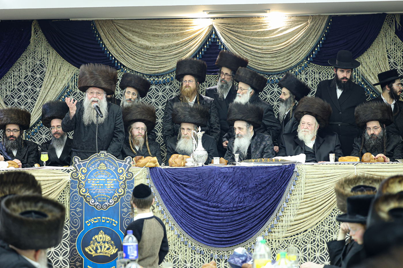 הכנסת ספר תורה בשומרי אמונים בירושלים