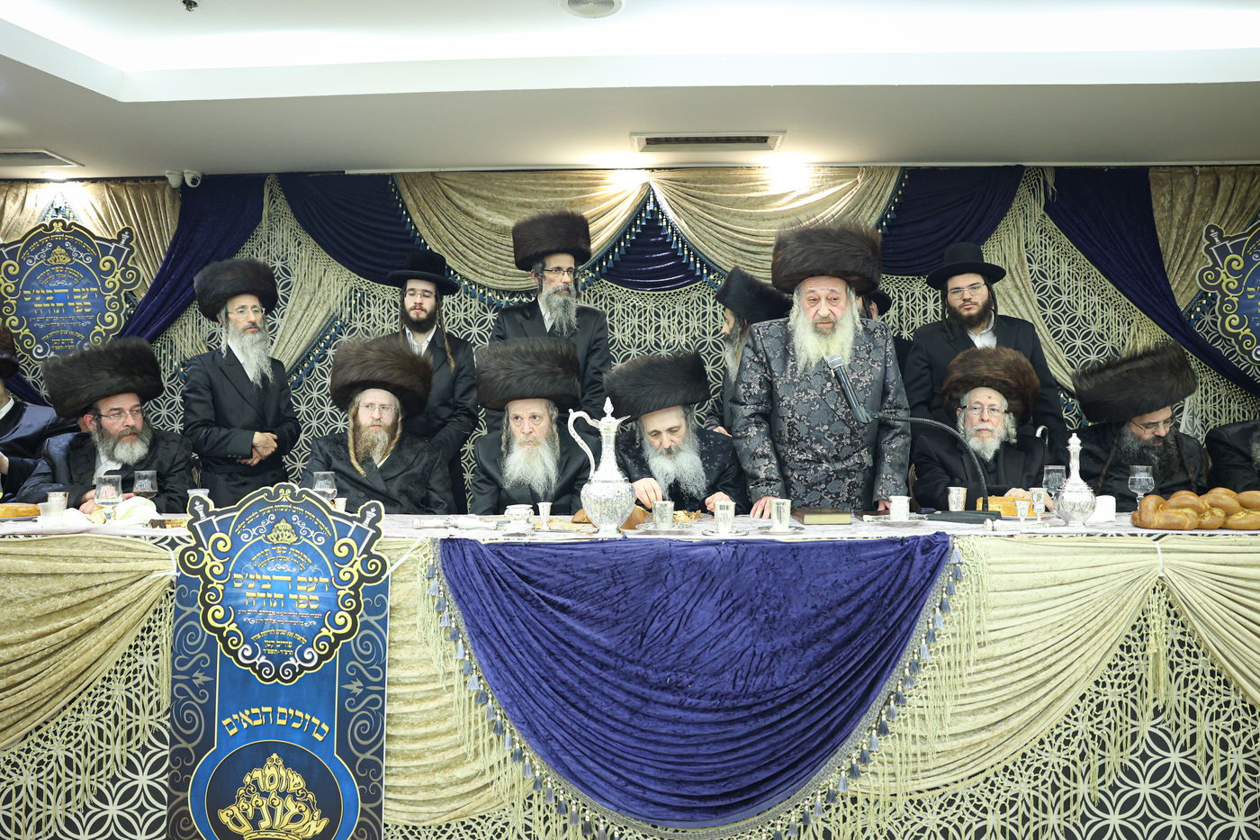 הכנסת ספר תורה בשומרי אמונים בירושלים