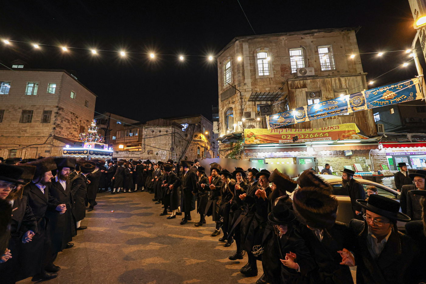 הכנסת ספר תורה בשומרי אמונים בירושלים