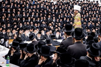 טיש פורים קטן בבאבוב 45