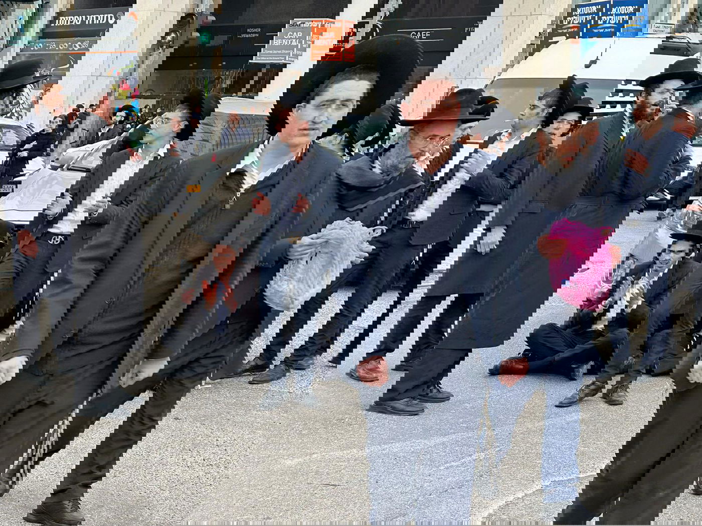 הפגנת הפלג כעת בירושלים