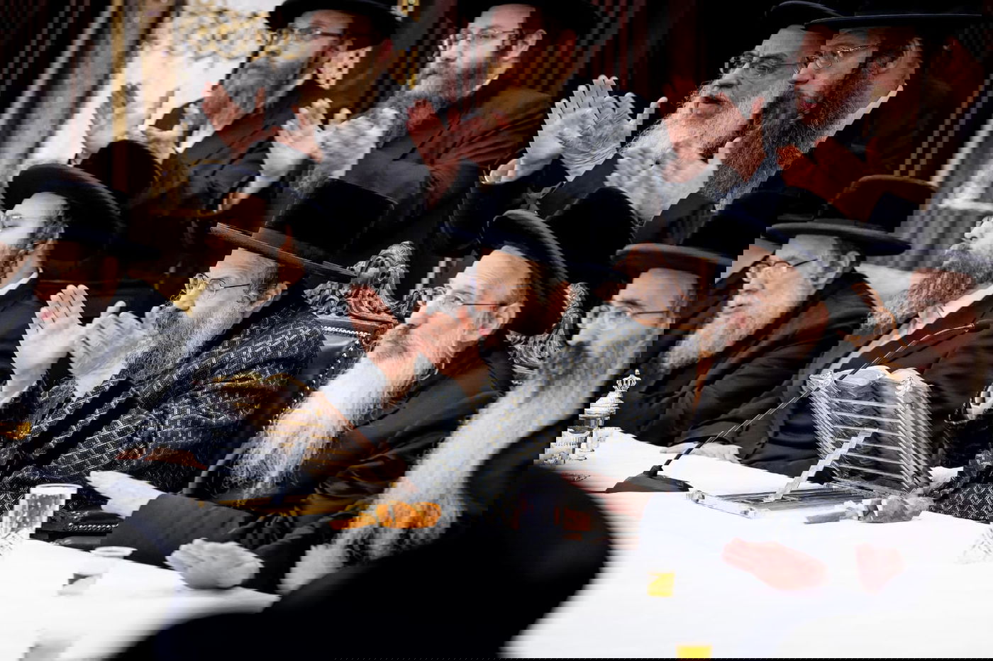 האדמו"ר מבאבוב 45 בטיש פורים קטן בבית מדרשו בבורו פארק