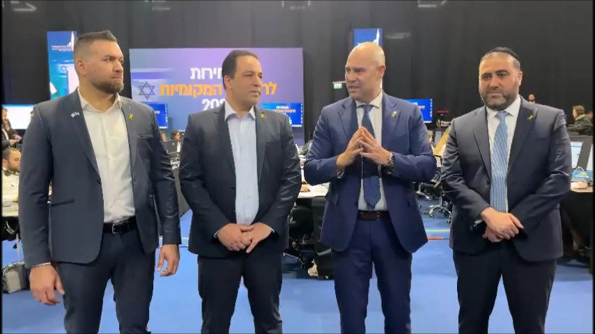 במרכז השליטה | צפו