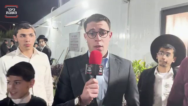 צפו בדודי בן חמו מנסה לשדר בין המוני הפעילים באלעד