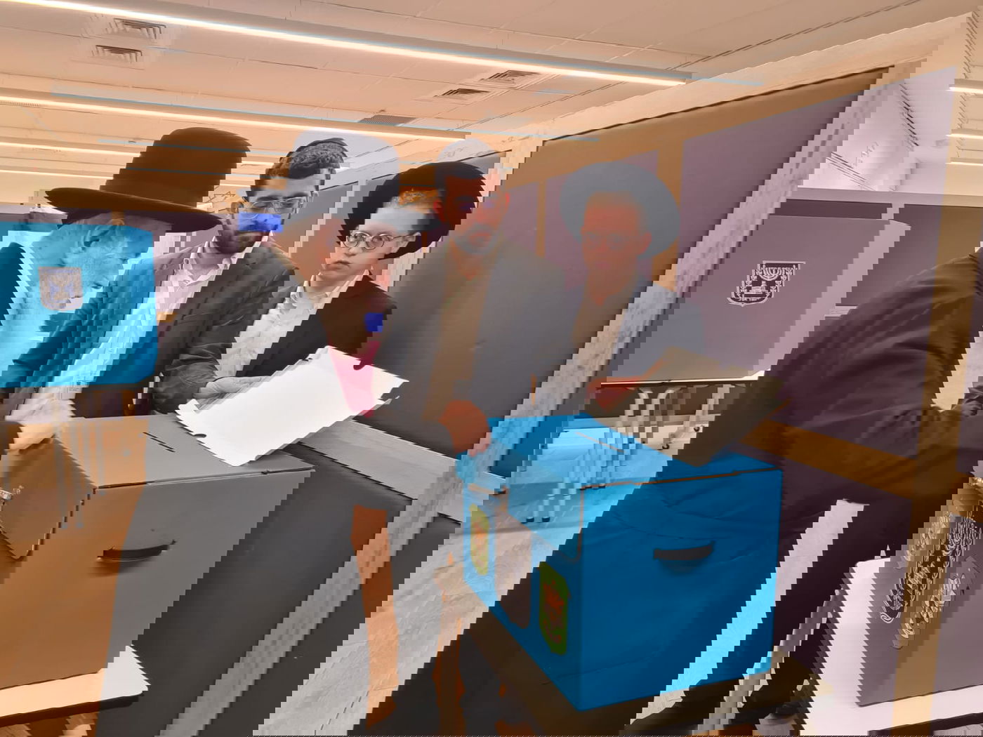 הגר"י זילברשטיין מצביע הבוקר