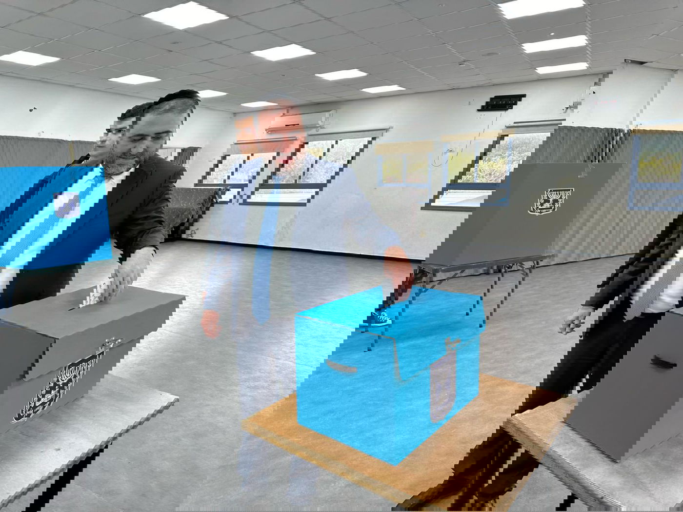 השר משה ארבל מצביע