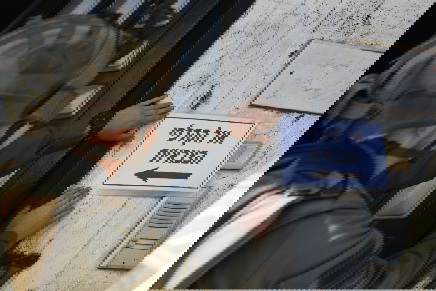 לוחמים מצביעים ברצועת עזה