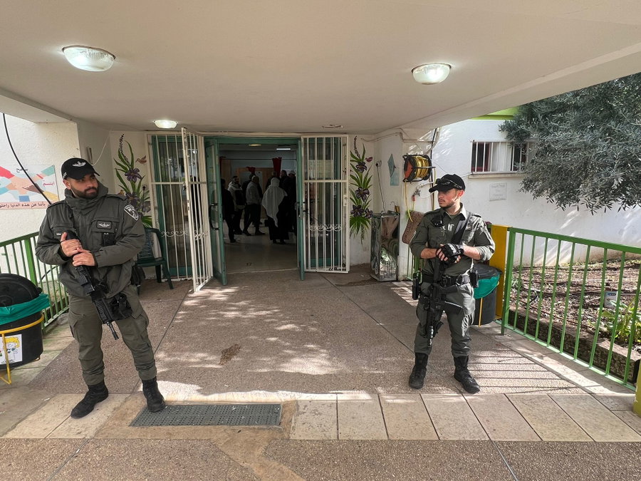 שוטרים מאבטחים קלפיות