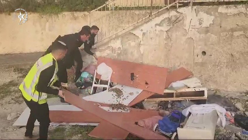  הסריקות של הכוחות בשטח ושיחה של מפקד מרחב כנרת תנ"צ רן לוי עם משפחתה של הנעדרת