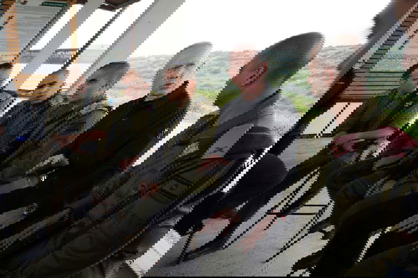 שר הביטחון בהערכת מצב 