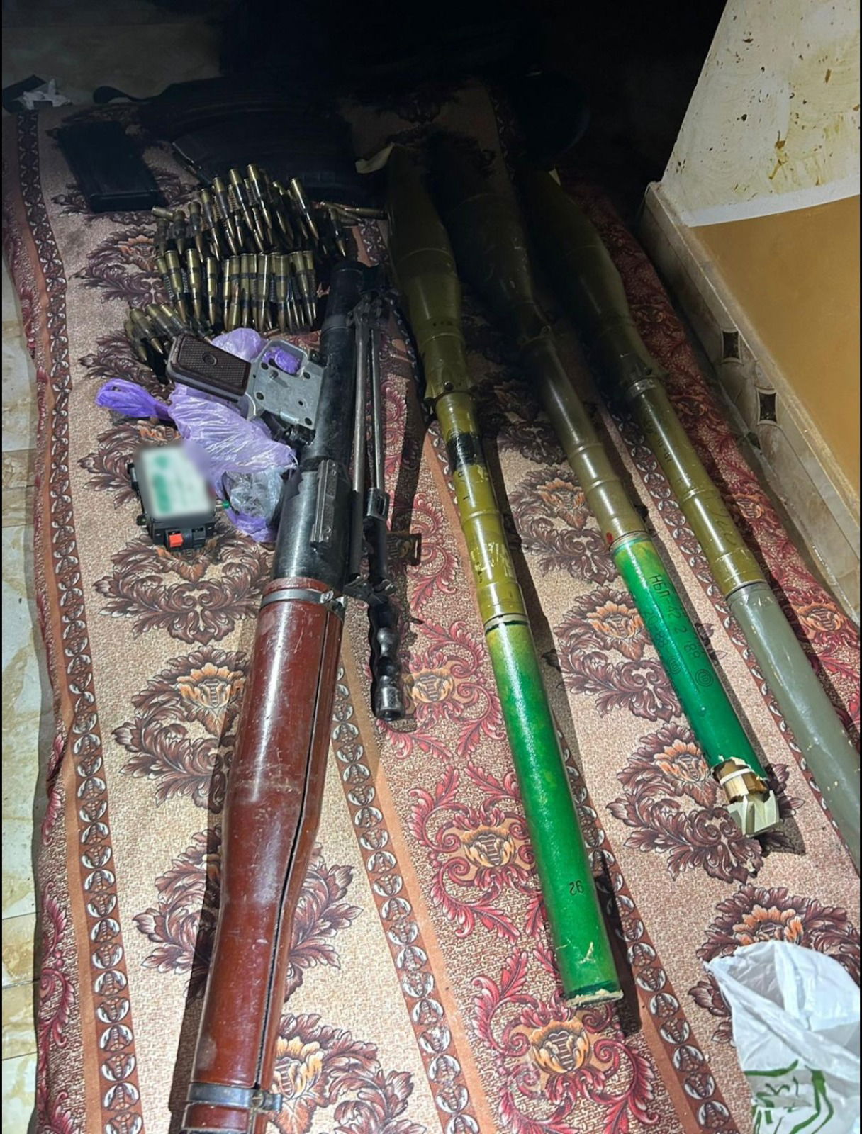 פשיטה על בתי בכירי חמאס,  ומחבלים מסתתרים בבתי ספר