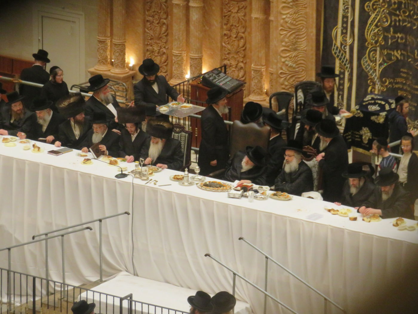 עם אלפי חסידים: האדמו"ר מויז'ניץ ציין תריסר להסתלקות ה'ישועות משה'