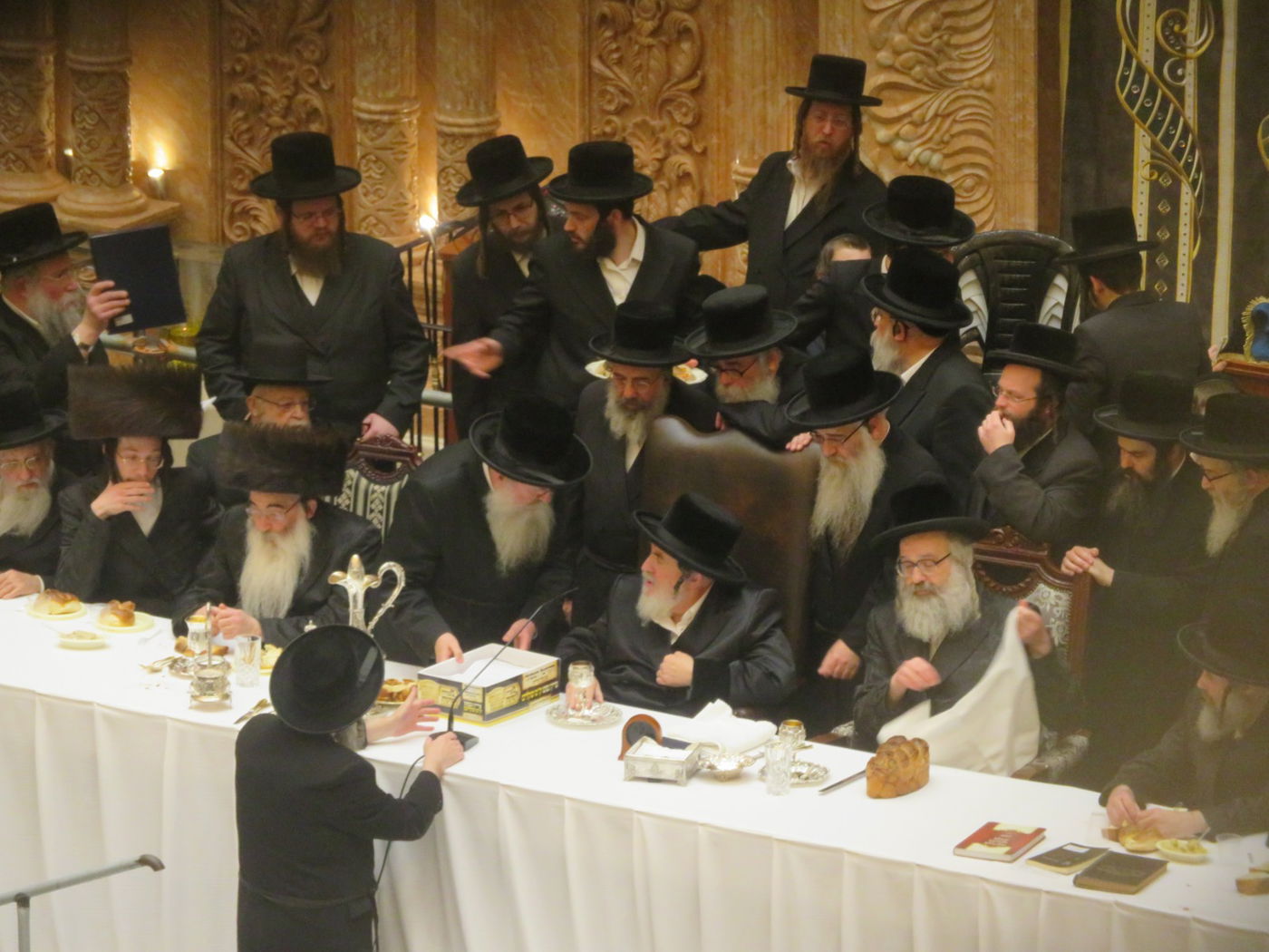 עם אלפי חסידים: האדמו"ר מויז'ניץ ציין תריסר להסתלקות ה'ישועות משה'