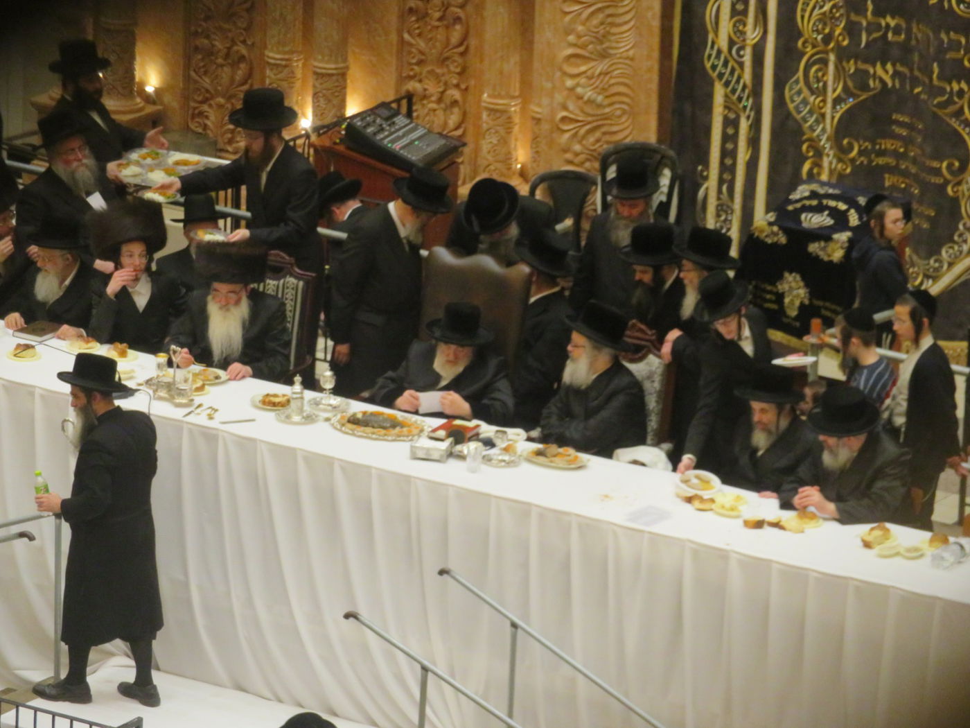 עם אלפי חסידים: האדמו"ר מויז'ניץ ציין תריסר להסתלקות ה'ישועות משה'