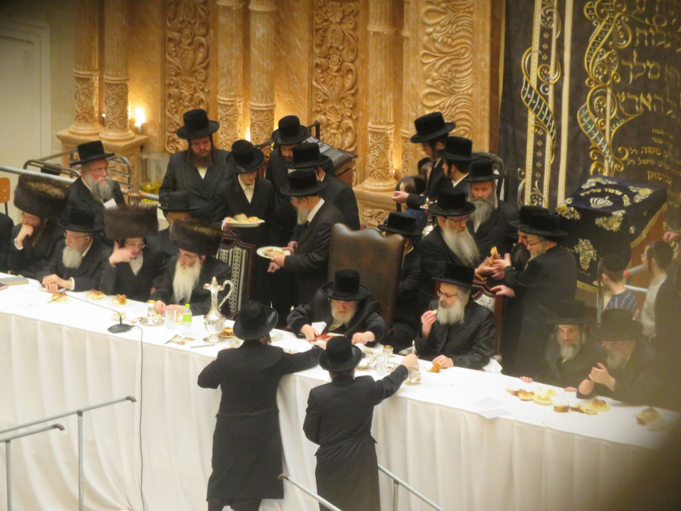 עם אלפי חסידים: האדמו"ר מויז'ניץ ציין תריסר להסתלקות ה'ישועות משה'