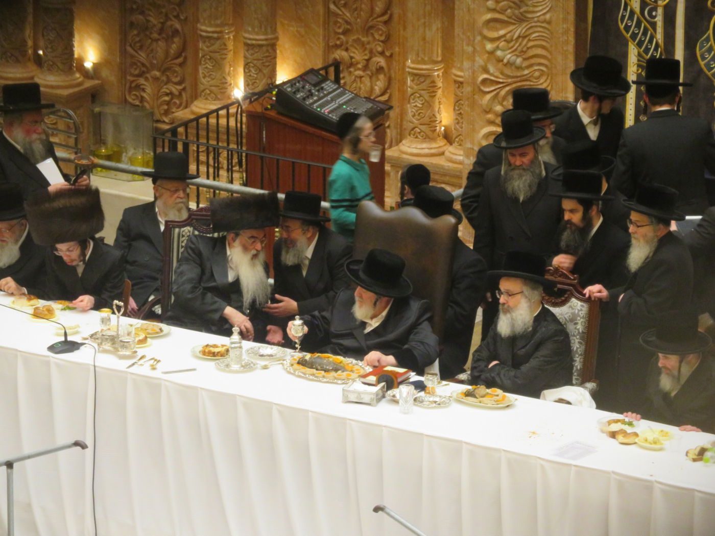 עם אלפי חסידים: האדמו"ר מויז'ניץ ציין תריסר להסתלקות ה'ישועות משה'