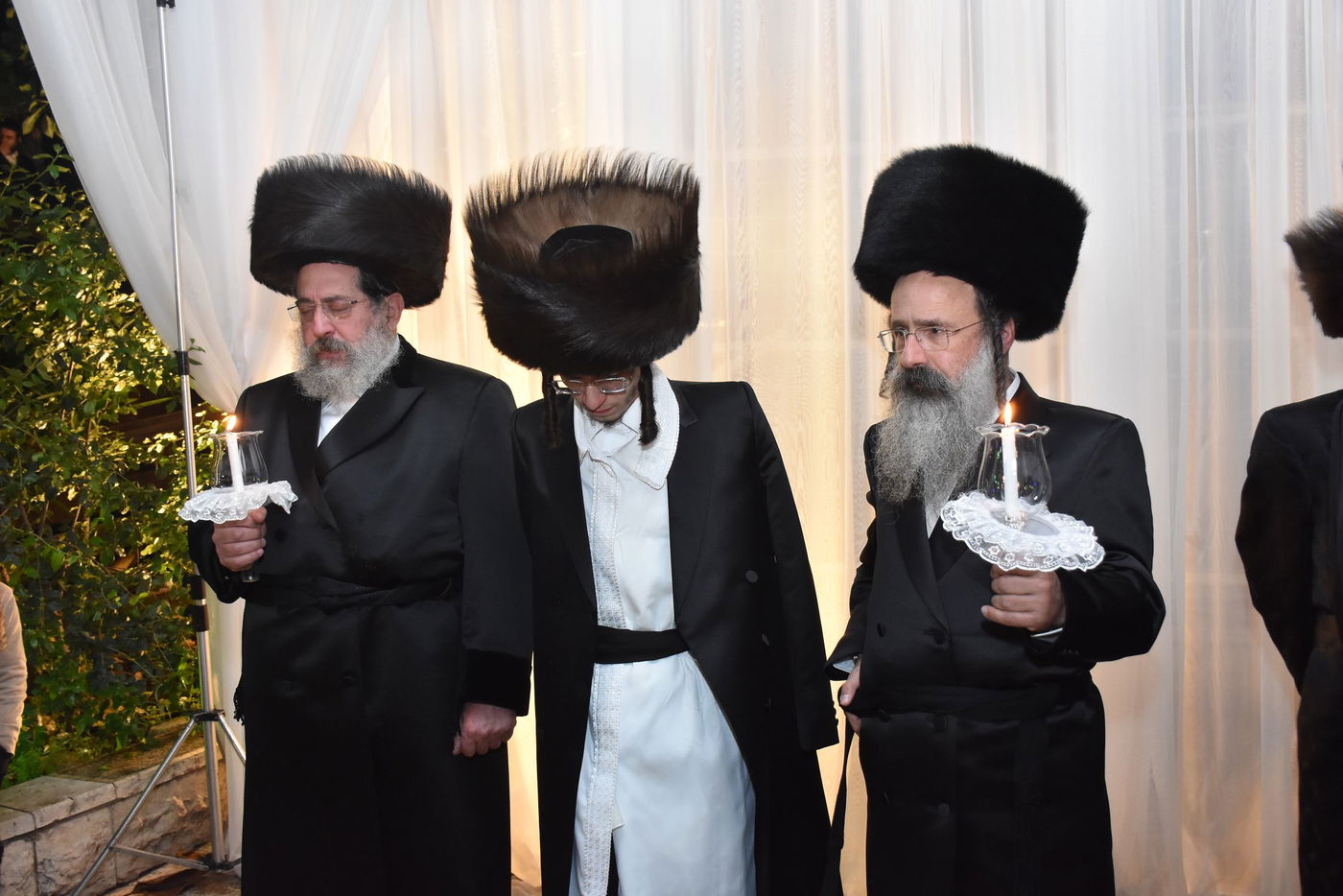 קהל חסידים ואנשי מעשה בשמחת בית קומרנא אשלג - זאבילטוב  | גלריה