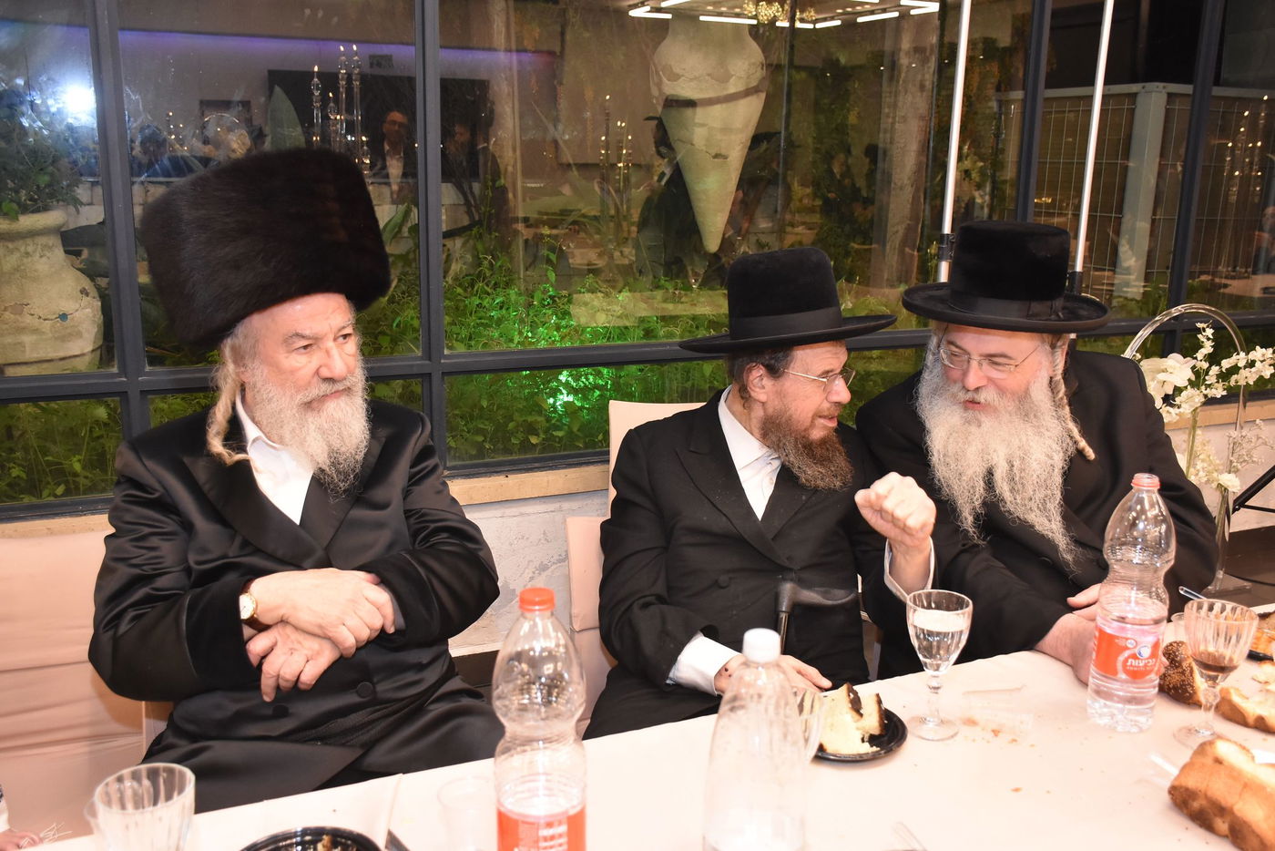 קהל חסידים ואנשי מעשה בשמחת בית קומרנא אשלג - זאבילטוב  | גלריה