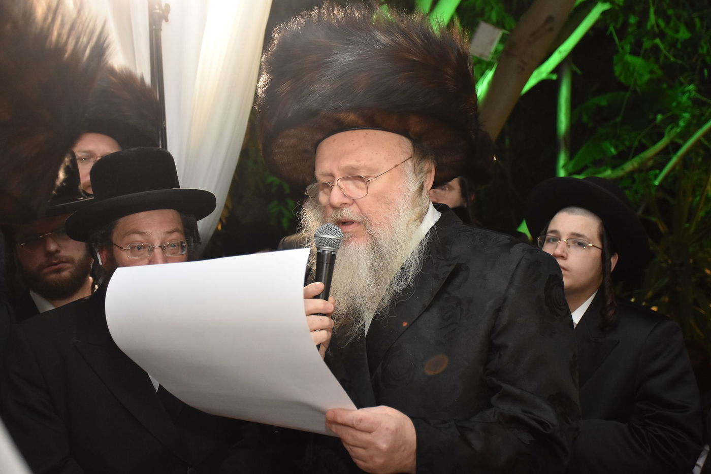 קהל חסידים ואנשי מעשה בשמחת בית קומרנא אשלג - זאבילטוב  | גלריה