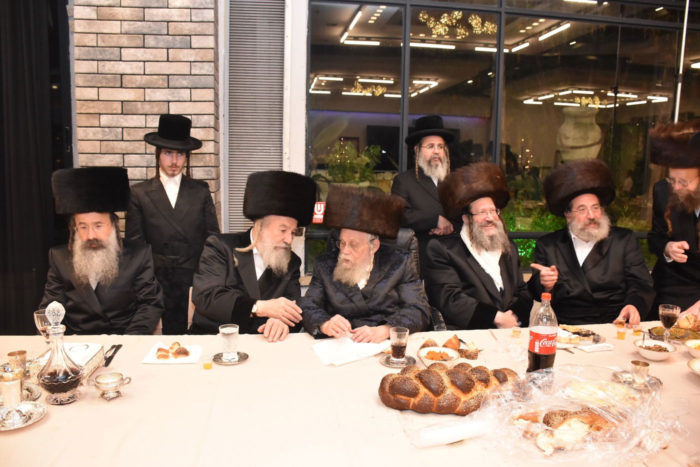 קהל חסידים ואנשי מעשה בשמחת בית קומרנא אשלג - זאבילטוב  | גלריה