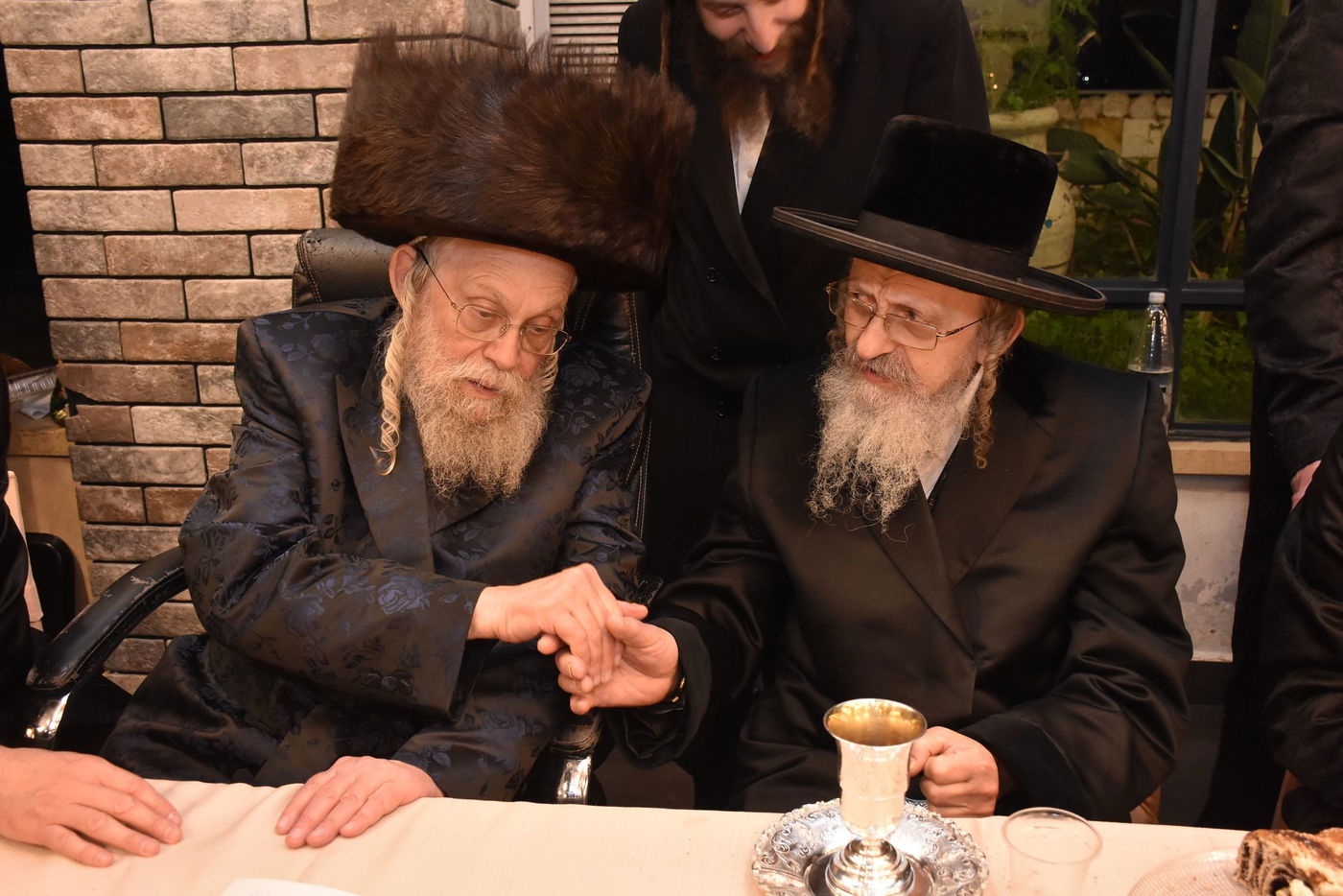 קהל חסידים ואנשי מעשה בשמחת בית קומרנא אשלג - זאבילטוב  | גלריה