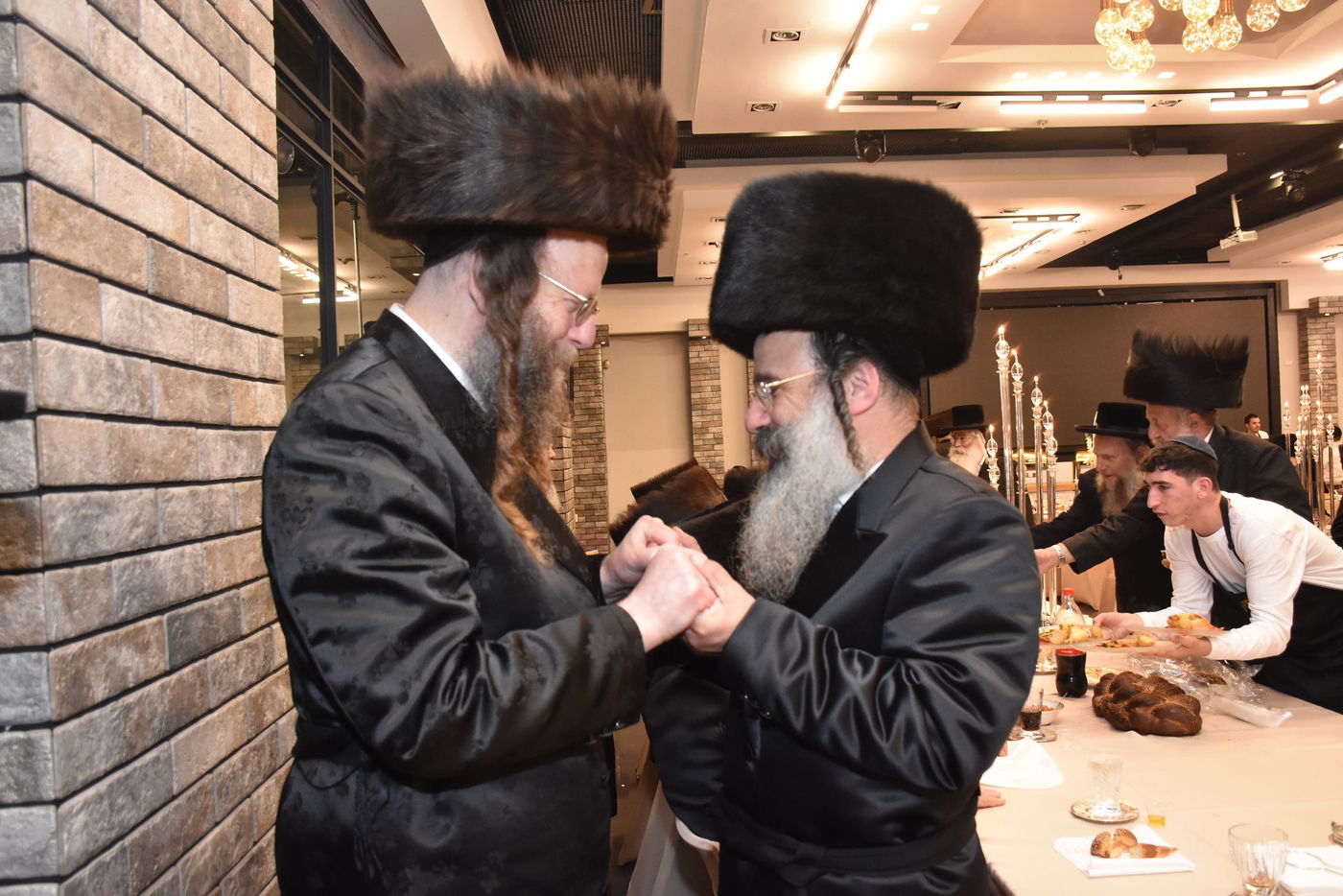 קהל חסידים ואנשי מעשה בשמחת בית קומרנא אשלג - זאבילטוב  | גלריה