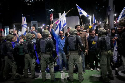 מאות מפגינים חסמו צירים והתעמתו עם שוטרים | 7 נעצרו