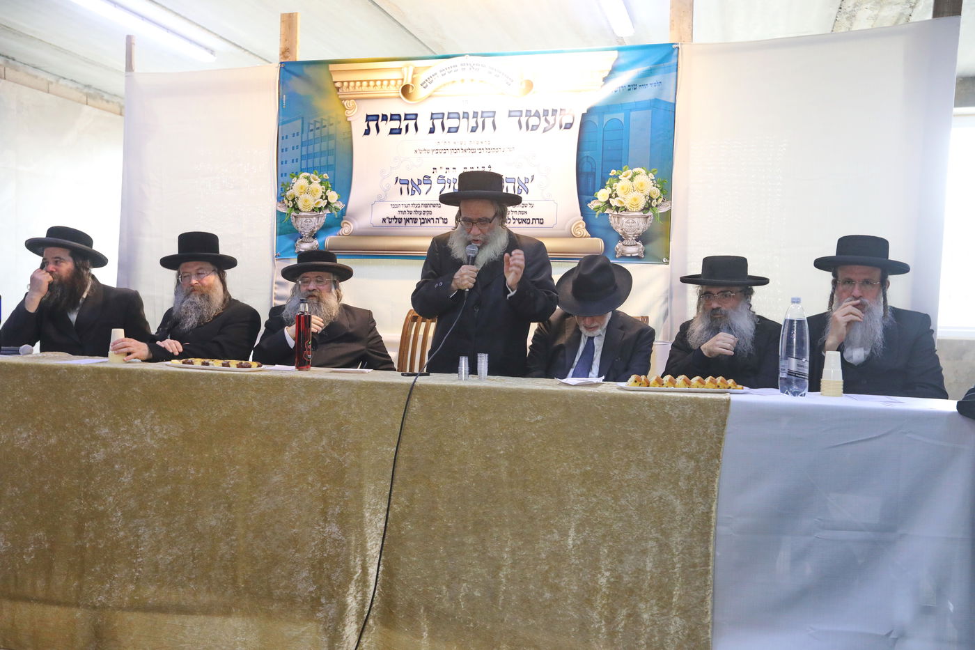 הנגיד ביקר בארץ, והתלמידים בראשות המקובל קידמו פניו בתודה | תיעוד