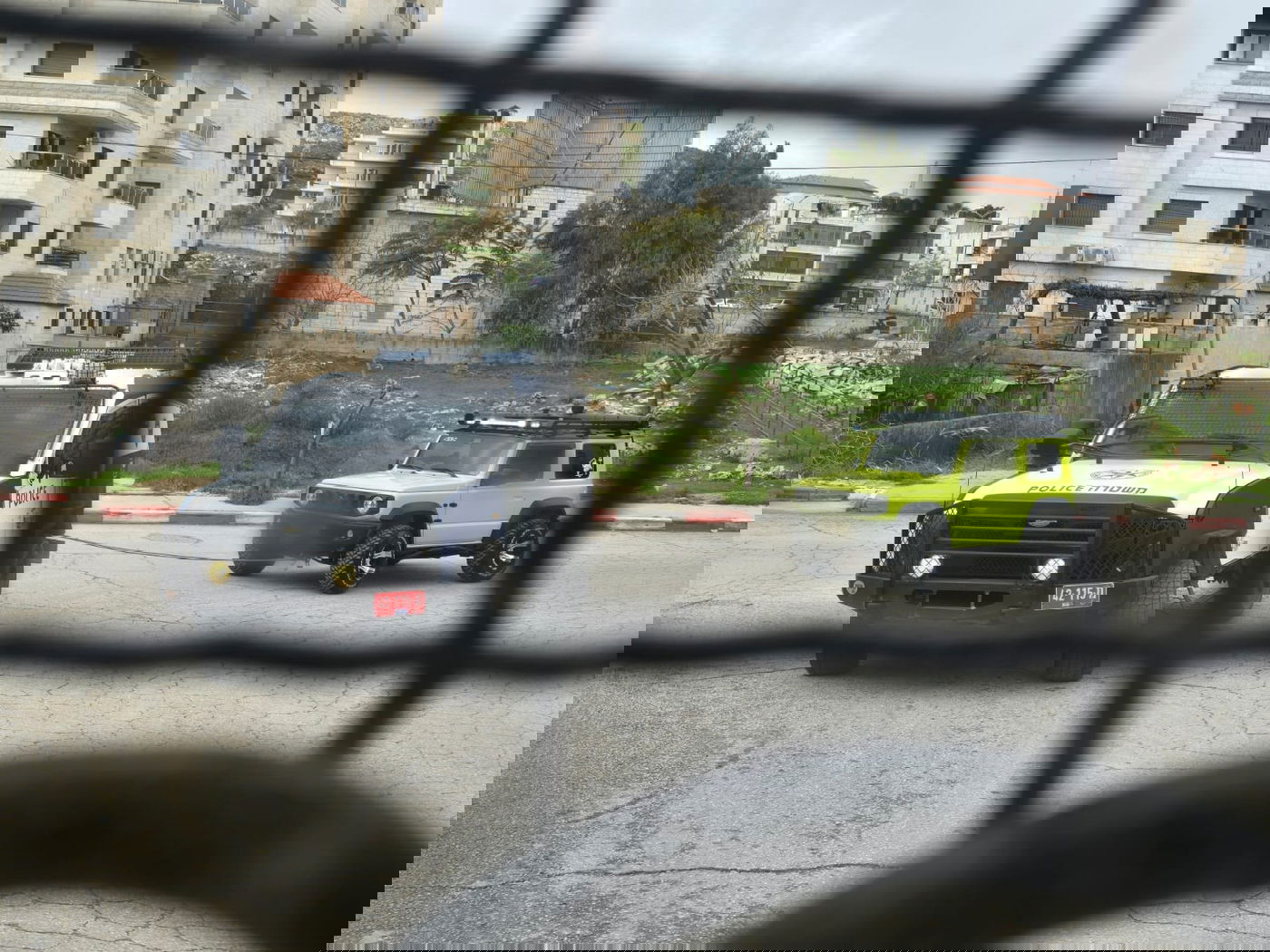 גנבו רכבים מב"ב ות"א ונעצרו ברמאללה; שני לוחמים נפצעו