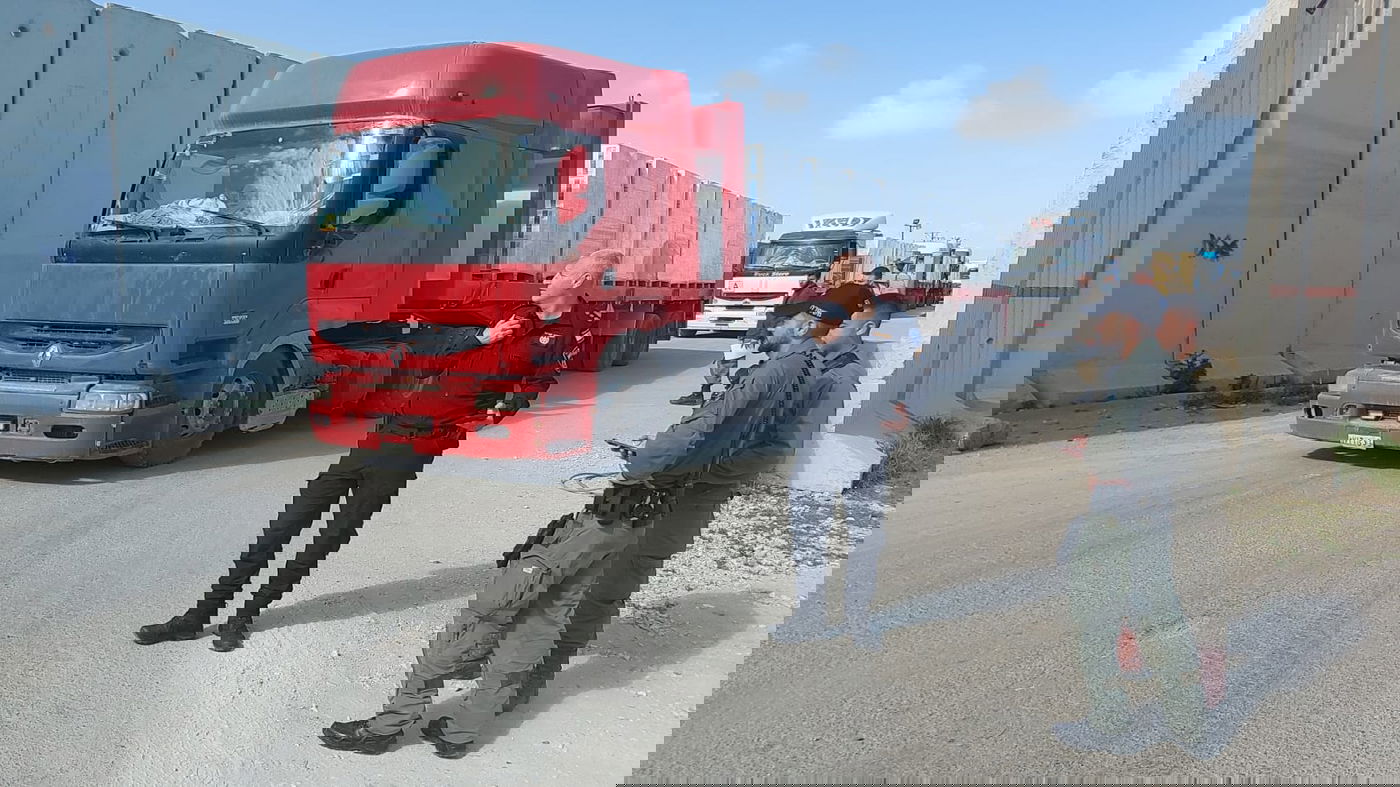 הכנסת משאיות הסיוע לעזה