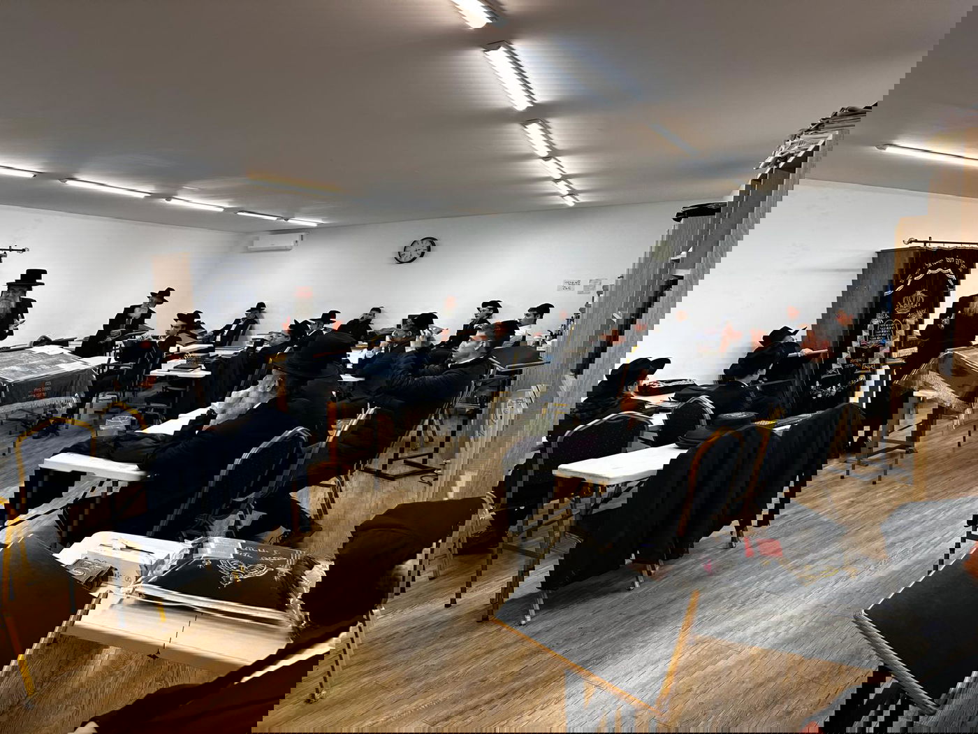 סיורו של גאב"ד אנטוורפן הגר"א שיף במאפיית המצות 'אנטווערפענע מצות' ברומניה